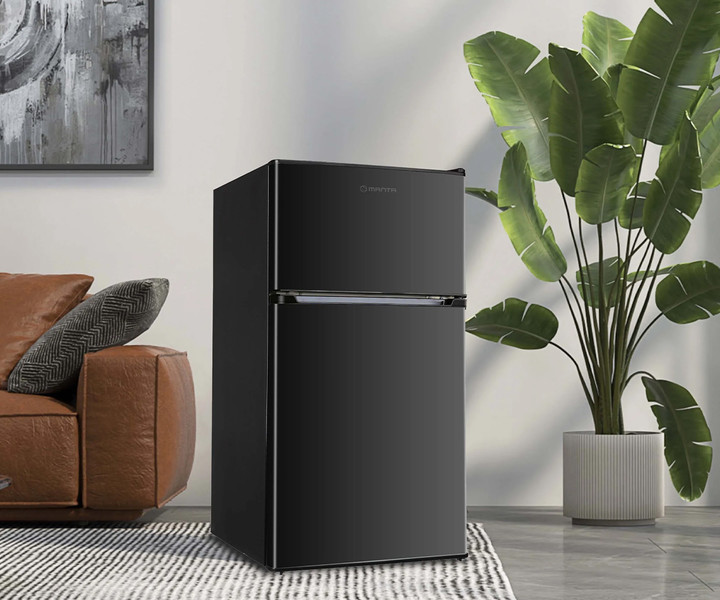 Kompakten in funkcionalen hladilnik