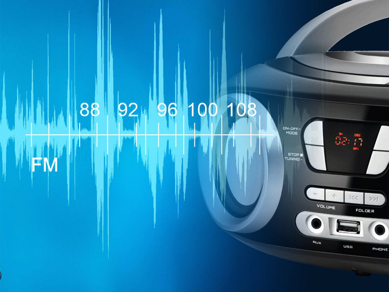 FM Radio, kompaktne dimenzije in LCD zaslon
