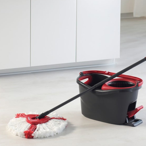 Učinkovito čiščenje tal z minimalnim naporom