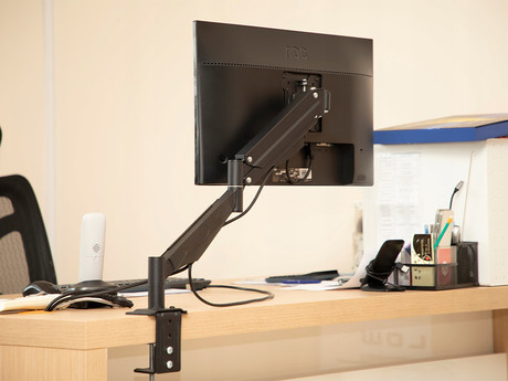 BLOW 76-872 nosilec za TV ali monitor do 32" (81cm), 360° rotacija, do 8 kg, VESA standard do 100x100mm, jeklo