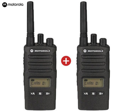 MOTOROLA XT460 walkie talkie komplet, 2-KIT, PMR446, 16 kanalov / 219 privatnih kod, doseg 9km, VOX prostoročna funkcija, LED zaslon, polnilna baterija, IP55 vodoodpornost, +dodatki, črn