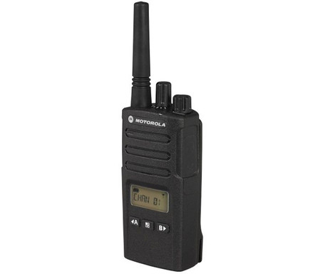 MOTOROLA XT460 walkie talkie komplet, 2-KIT, PMR446, 16 kanalov / 219 privatnih kod, doseg 9km, VOX prostoročna funkcija, LED zaslon, polnilna baterija, IP55 vodoodpornost, +dodatki, črn