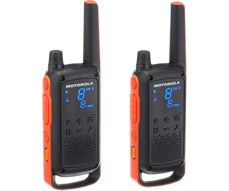 MOTOROLA T82 GO ADVENTURE walkie talkie komplet, 2-KIT, PMR446, VOX funkcija, doseg 10km, polnilna baterija, LED zaslon, LED svetilka, IPX2 vodoodpornost, +dodatki, črno-rdeč
