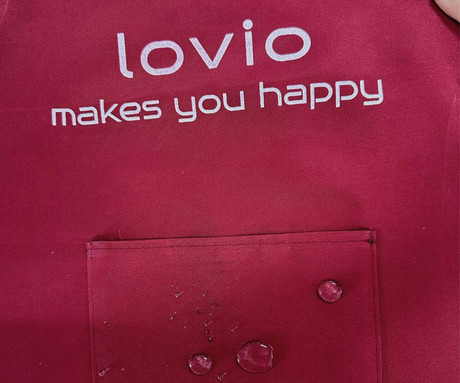 MANTA LOVIO LVFAR001 kuhinjski predpasnik, univerzalni, uniseks, praktični žep, prilagodljiv, vodoodporen material, 40cm trak, 75x65cm, rdeč (Velvet Red)