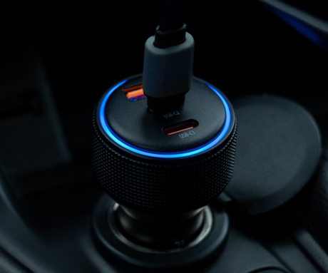 FOREVER CC-07-66ACC avto polnilec, 66W, 12-24V, 1x USB Type-A, 2x USB Type-C, univerzalna kompatibilnost, Power Delivery, Quick Charge, Apple Fast Charge, črn