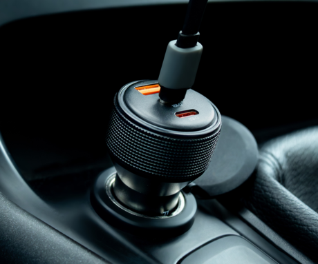 FOREVER CC-07-66ACC avto polnilec, 66W, 12-24V, 1x USB Type-A, 2x USB Type-C, univerzalna kompatibilnost, Power Delivery, Quick Charge, Apple Fast Charge, črn