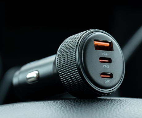 FOREVER CC-07-66ACC avto polnilec, 66W, 12-24V, 1x USB Type-A, 2x USB Type-C, univerzalna kompatibilnost, Power Delivery, Quick Charge, Apple Fast Charge, črn