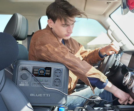 BLUETTI AC70 prenosna polnilna postaja, 1000W moč, 768Wh baterija, polnjenje / napajanje naprav, BMS sistem, aplikacija, 2x AC, 1x DC 12V, 2x USB-A, 2x USB-C, zaslon, ročaj, črna
