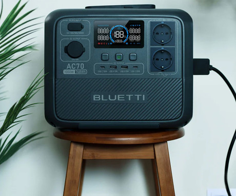 BLUETTI AC70 prenosna polnilna postaja, 1000W moč, 768Wh baterija, polnjenje / napajanje naprav, BMS sistem, aplikacija, 2x AC, 1x DC 12V, 2x USB-A, 2x USB-C, zaslon, ročaj, črna