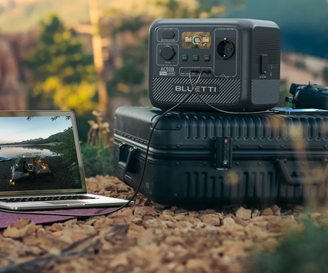 BLUETTI AC50B prenosna polnilna postaja, 700W moč, 448Wh baterija, polnjenje / napajanje naprav, AI BMS sistem, aplikacija, 1x AC, 1x DC 12V, 1x USB-A, 2x USB-C, zaslon, ročaj, črna