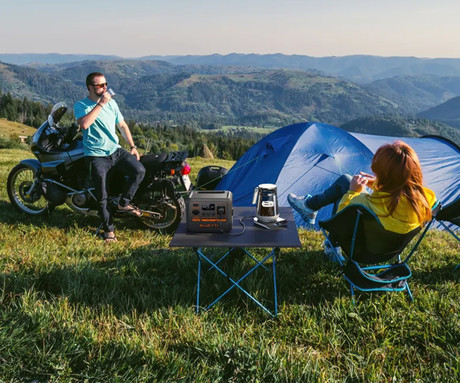 BLUETTI AC50P prenosna polnilna postaja, 700W moč, 504Wh baterija, polnjenje / napajanje naprav, AI BMS sistem, aplikacija, 1x AC, 1x DC 12V, 1x USB-A, 2x USB-C, zaslon, ročaj, črna