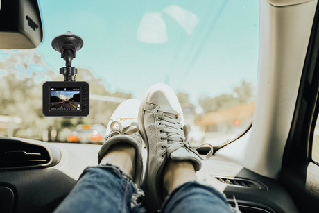 NAVITEL AR250 NV avto kamera, 2", Full HD, 140° snemalni kot, G-senzor, Night Vision, Parking Mode, zaznavanje gibanja, aplikacija, darilni bon, črna