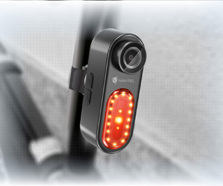 NAVITEL FLOW BL800 kolesarska kamera z lučjo, 4K Ultra HD, 140° snemalni kot, HDR, Super EIS stabilizacija, G-senzor, WiFi, SONY STARVIS, 5000mAh baterija, mikrofon, aplikacija, črna