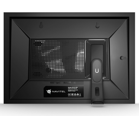 NAVITEL FR101 PRO pametni digitalni foto okvir, 25.6cm (10.1"), HD IPS zaslon na dotik, FRAMEO aplikacija, WIFI, Android + iOS, 1GB RAM, 32GB ROM, razširljiv spomin, zvočniki, stojalo, USB-C, črn