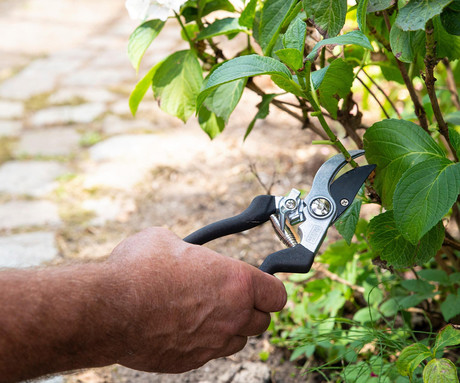 BLACK+DECKER 4V1 komplet vrtnega orodja, za vsa vrtna opravila, ultra lahka teža, robusten dizajn, ergonomski ročaji, pletje / sajenje / nega vrta, črn