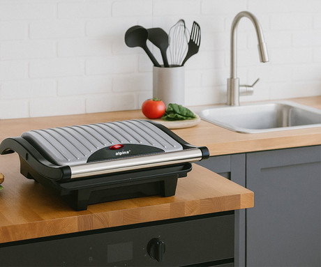 ALPINA GRILL kontaktni žar, 1000W, električni, ročaj z zaklepanjem, premaz proti prijemanju, LED indikator, 29.8x25.5x8.6cm, črno-srebrn