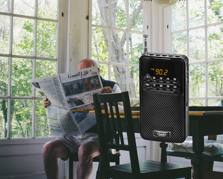 TREVI DR 730 Prenosni digitalni FM radio, črn