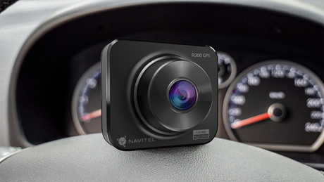 Avto kamera NAVITEL R300 GPS, Full HD, 2" zaslon, Night Vision, GPS, 140° snemalni kot, G-senzor, aplikacija