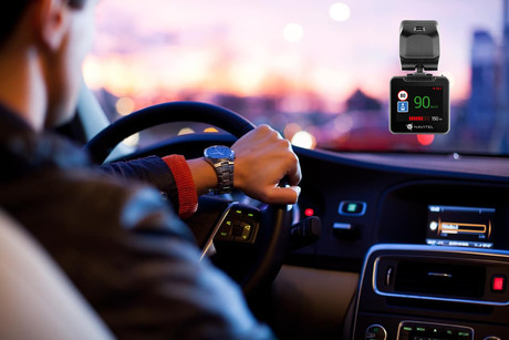 Avto kamera NAVITEL R600 GPS, SONY senzor, FullHD 1920x1080 (30frs), 2'' zaslon, Night Vision, MicroSD, G-SENZOR, GPS, 170°