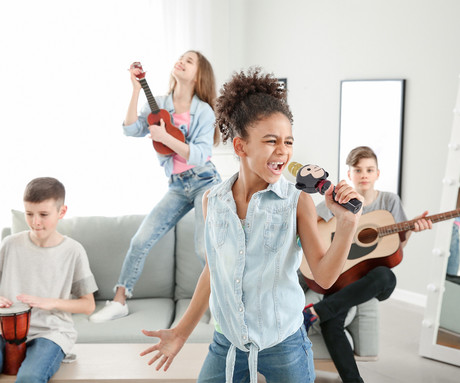 EOL - FOREVER AMS-100 Mikrofon & Zvočnik, 5W, Bluetooth, USB, microSD, ECHO način, črne barve