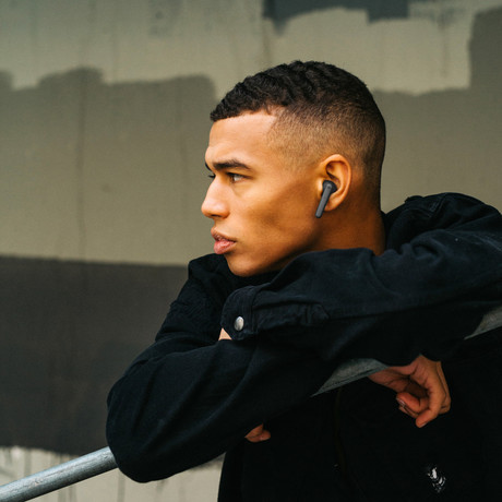 URBANISTA STOCKHOLM PLUS brezžične slušalke s polnilno postajo, Bluetooth, TWS, Midnight Black (črne)