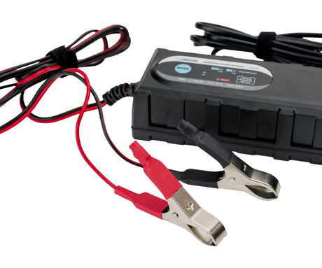 PLATINET PCBC38 pametni polnilec / vzdrževalec akumulatorja, 6V/12V, 1A/3.8A, 6-stopenjski, za vse vrste baterij / akumulatorjev, vgrajen mikroprocesor, LED indikatorji, IP65 vodoodpornost, črn