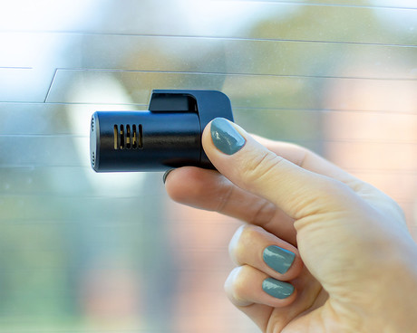 NAVITEL R250 DUAL avto kamera, 2", Full HD, 140° snemalni kot, G-senzor, Night Vision, Parking Mode, zaznavanje gibanja, aplikacija, darilni bon, +vzvratna kamera, črna