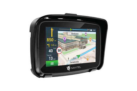 NAVITEL G590 MOTO navigacija GPS, za motoriste, 5" zaslon, baterija, Bluetooth, IP66 vodoodpornost, nameščeni zemljevidi, naprstnik, črna