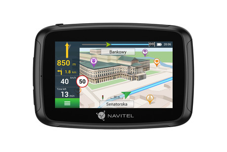 NAVITEL G590 MOTO navigacija GPS, za motoriste, 5" zaslon, baterija, Bluetooth, IP66 vodoodpornost, nameščeni zemljevidi, naprstnik, črna