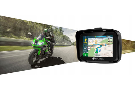 NAVITEL G590 MOTO navigacija GPS, za motoriste, 5" zaslon, baterija, Bluetooth, IP66 vodoodpornost, nameščeni zemljevidi, naprstnik, črna