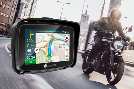 NAVITEL G590 MOTO navigacija GPS, za motoriste, 5" zaslon, baterija, Bluetooth, IP66 vodoodpornost, nameščeni zemljevidi, naprstnik, črna