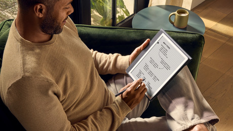AMAZON KINDLE Scribe e-bralnik, 10.2", 16GB, WIFI, Bluetooth, USB Type-C, pisalo Premium Pen Plus, črn (Tungsten)