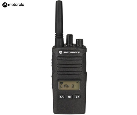 MOTOROLA XT460 walkie talkie, 1-KIT, PMR446, 16 kanalov / 219 privatnih kod, doseg 9km, VOX prostoročna funkcija, LED zaslon, polnilna baterija, IP55 vodoodpornost, +dodatki, črn