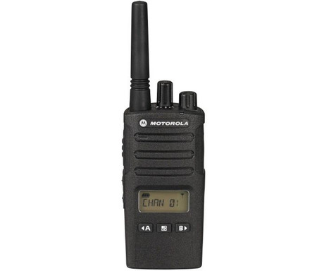 MOTOROLA XT460 walkie talkie, 1-KIT, PMR446, 16 kanalov / 219 privatnih kod, doseg 9km, VOX prostoročna funkcija, LED zaslon, polnilna baterija, IP55 vodoodpornost, +dodatki, črn