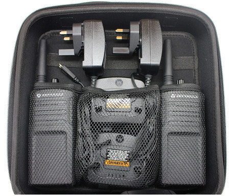MOTOROLA XT420 walkie talkie komplet, 2-KIT, PMR446, 16 kanalov / 219 privatnih kod, doseg 9km, VOX prostoročna funkcija, polnilna baterija, IP55 vodoodpornost, +dodatki, črn