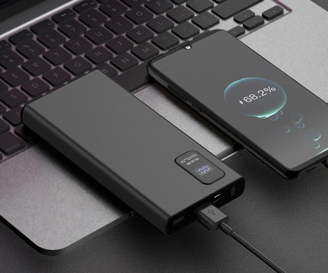 Platinet PMPB10WQC726B powerbank polnilna baterija, 10.000mAh, Quick Charge 3.0, Power Delivery 3.0, 2x USB Type-A, 1x USB Type-C, 1x microUSB, LED zaslon, priložen kabel, črna