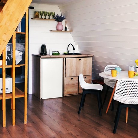 MANTA MM520P hladilnik z zamrzovalnikom, podpultni, 91L, 6-stopenjski nadzor temperature, učinkovito hlajenje, nastavljive nogice / stran odpiranja, 83x48x45cm, bel (Pure White)