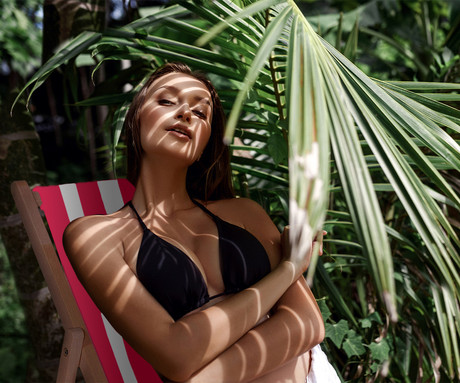 PLATINET PSW leseni ležalnik, MADE in EU, 3 stopnje nastavitve, zložljiva oblika, ultra lahka teža, zaščita pred nenamernim zlaganjem, bukov les, UV & vodoodporna tkanina, rdeče-bel