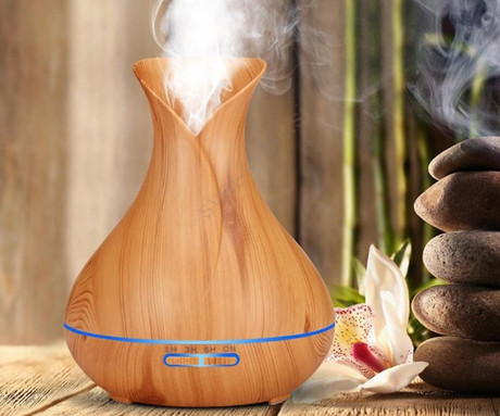 Platinet PADYM010LW vlažilec zraka in razpršilec eteričnih olj, LED osvetlitev v 7. barvah, timer, svetla imitacija lesa