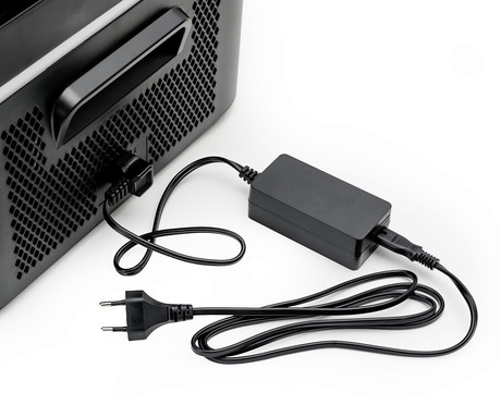 PLATINET PCCR20 prenosni kompresorski hladilnik, 20L, 12V/24V/230V napajanje, do -20°C, učinkovit hladilni sistem, nizka poraba energije, kompaktne dimenzije, tiho delovanje, 623x378x280mm, črno-siv