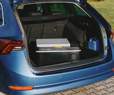 PLATINET PCCR30 prenosni kompresorski hladilnik, 30L, 12V/24V/230V napajanje, do -20°C, učinkovit hladilni sistem, nizka poraba energije, kompaktne dimenzije, tiho delovanje, 623x378x370mm, črno-siv