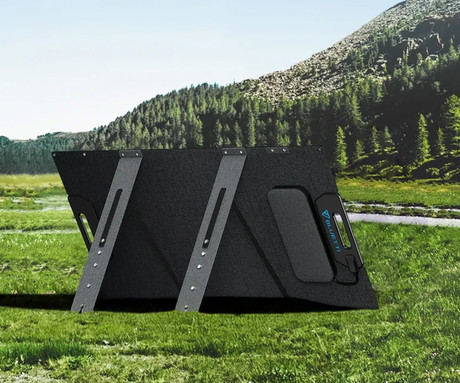 BLUETTI PV100 prenosni solarni panel, 100W moč, polnjenje polnilnih postaj, zložljiva oblika, stojalo, ročaj, UV odpornost, IP67 vodoodpornost, ETFE prevleka, MC4 konektor, črn