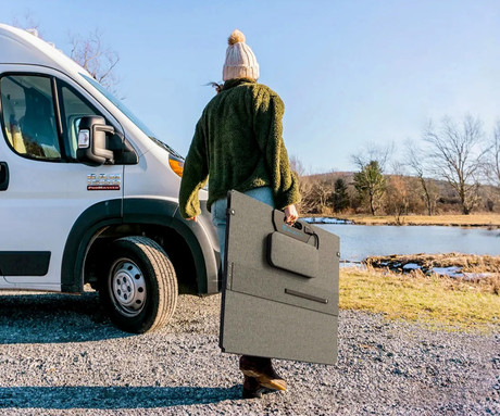 BLUETTI PV350 prenosni solarni panel, 350W moč, polnjenje polnilnih postaj, zložljiva oblika, stojalo, ročaj, UV odpornost, IP67 vodoodpornost, ETFE prevleka, MC4 konektor, črn