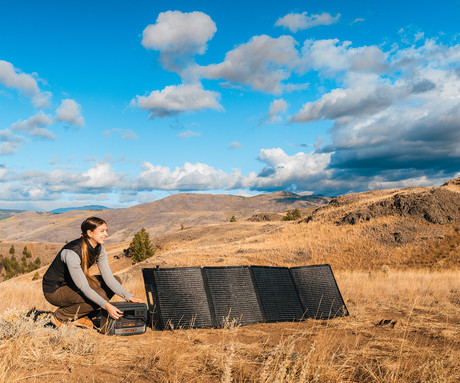 BLUETTI PREMIUM 100 V2 prenosna polnilna postaja, 1800W moč, 1024Wh baterija, polnjenje / napajanje naprav, BMS sistem, aplikacija, 2x AC, 1x DC 12V, 2x USB-A, 2x USB-C, zaslon, ročaj, črna