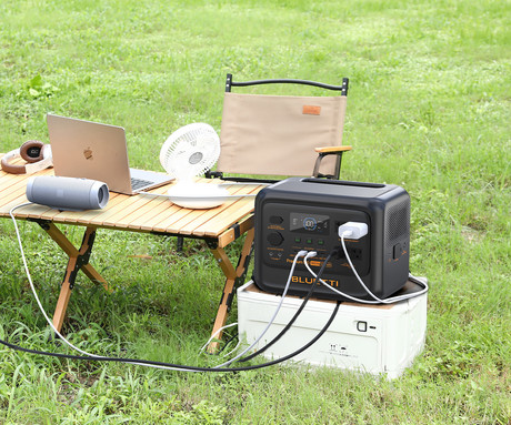 BLUETTI PREMIUM 100 V2 prenosna polnilna postaja, 1800W moč, 1024Wh baterija, polnjenje / napajanje naprav, BMS sistem, aplikacija, 2x AC, 1x DC 12V, 2x USB-A, 2x USB-C, zaslon, ročaj, črna