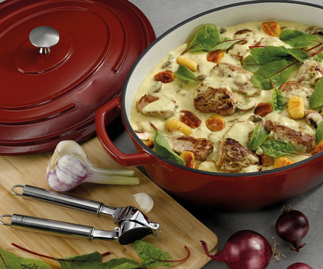 ALPINA litoželezni lonec / posoda, 5L, prevleka proti prijemanju, za vse vrste pečic in kuhalnikov, ročaji, 33x25x11cm, rdeč ALPINA litoželezni lonec / posoda, 5L, prevleka proti prijemanju, za vse vrste pečic in kuhalnikov, ročaji, 33x25x11cm, rdeč