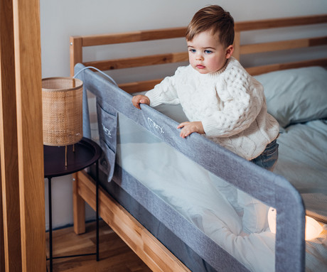 MoMi LEXI XL otroška ograja za posteljo, varovalna, univerzalna namestitev, zaščita pred premikanjem, namestitveni trakovi, zračna mrežica, žep, 180° odpiranje, 148 x 64 x 30 cm, svetlo siva